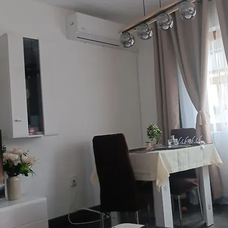 Double Next To Nbu And Merto Station, Free Parking דירה