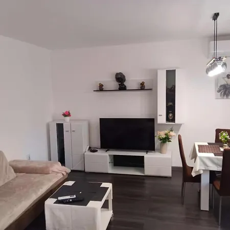 Double Next To Nbu And Merto Station, Free Parking 아파트 소피아
