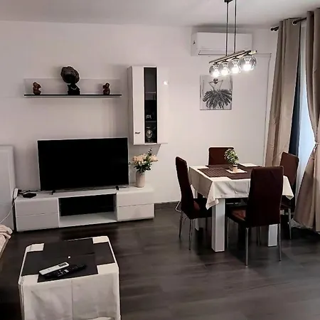 Double Next To Nbu And Merto Station, Free Parking 소피아