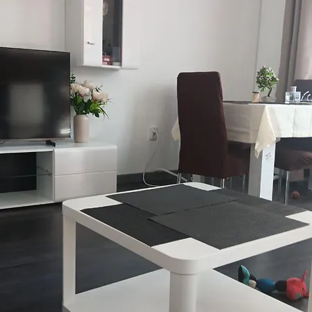 아파트 Double Next To Nbu And Merto Station, Free Parking