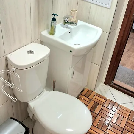 Escape 2 Bed Flat -nbu And Merto Station, Free Parking Sofia