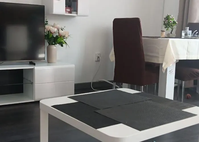 Daire Next To Nbu And Merto Station, Free Parking