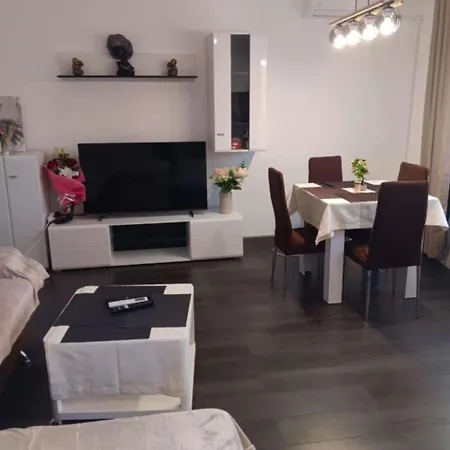 Double Next To Nbu And Merto Station, Free Parking